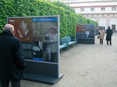Svobodně! – Rádio svobodná Evropa 1951 - 2011<br />24. 5. – 15. 7. 2011, Ústav pro studium totalitních režimůValdštejnská zahrada Parlamentu ČR, Praha